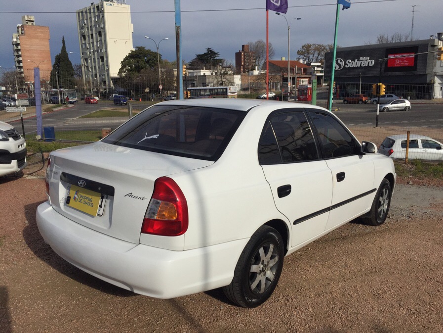 Hyundai accent 2001