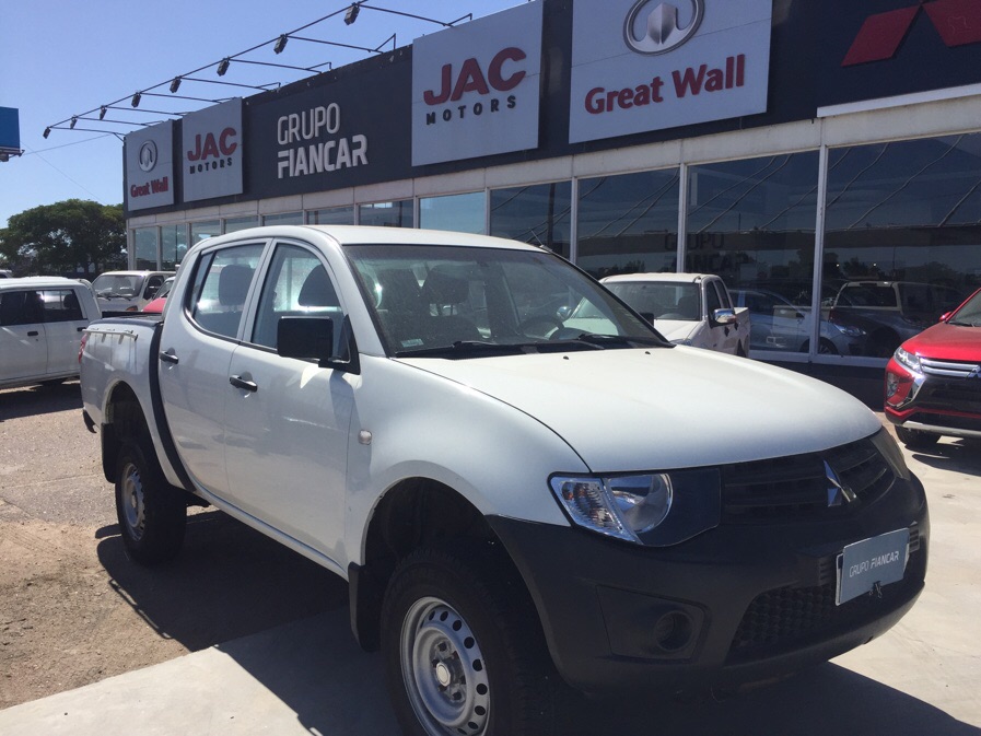 Mitsubishi l200 2011