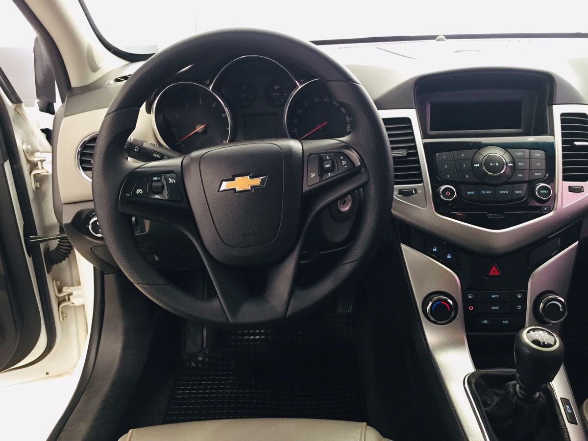 Chevrolet Cruze 2011 USD 12,900 Shopping de Usados