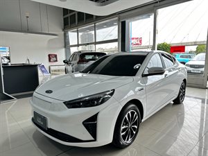 Vehículo - JAC e-J7 2024