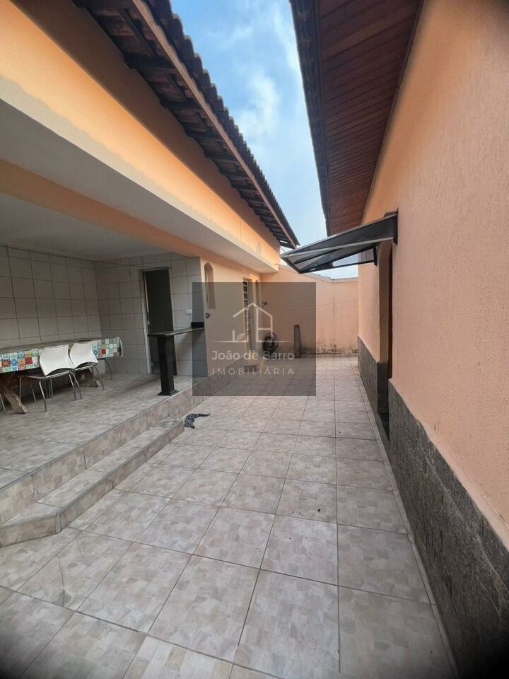 Casa Assobradada para Venda - Arujázinho IV