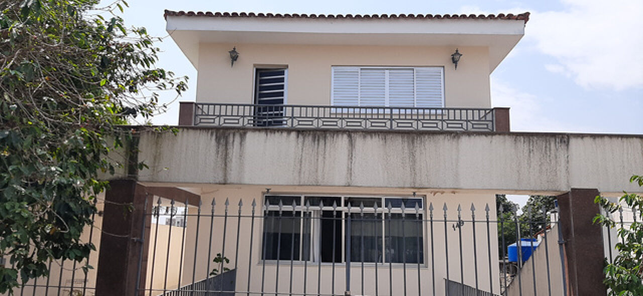 Vendo sobrado   3 dorms   2 suites   2 vagas   churraqueira   Amplo Quintal     FL22