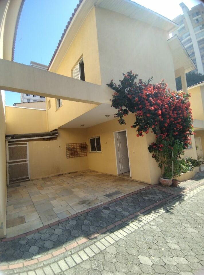 VENDO BELO SOBRADO NO CAMPO LIMPO