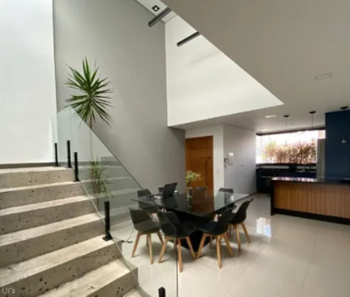 Casa de Vila para Venda - São João Clímaco