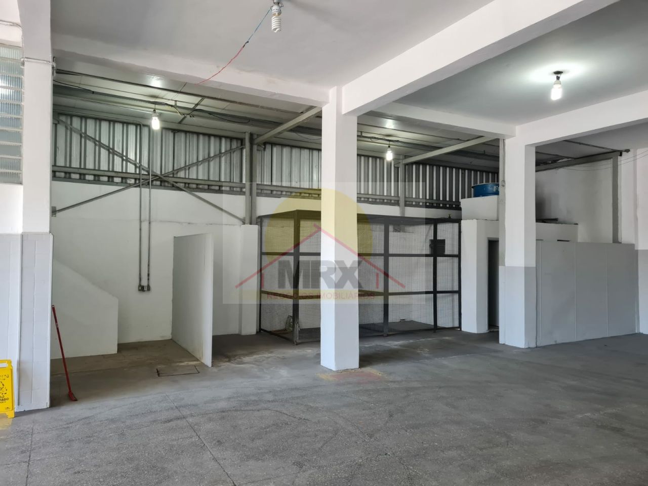 Depósito-Galpão-Armazém à venda, 200m² - Foto 5