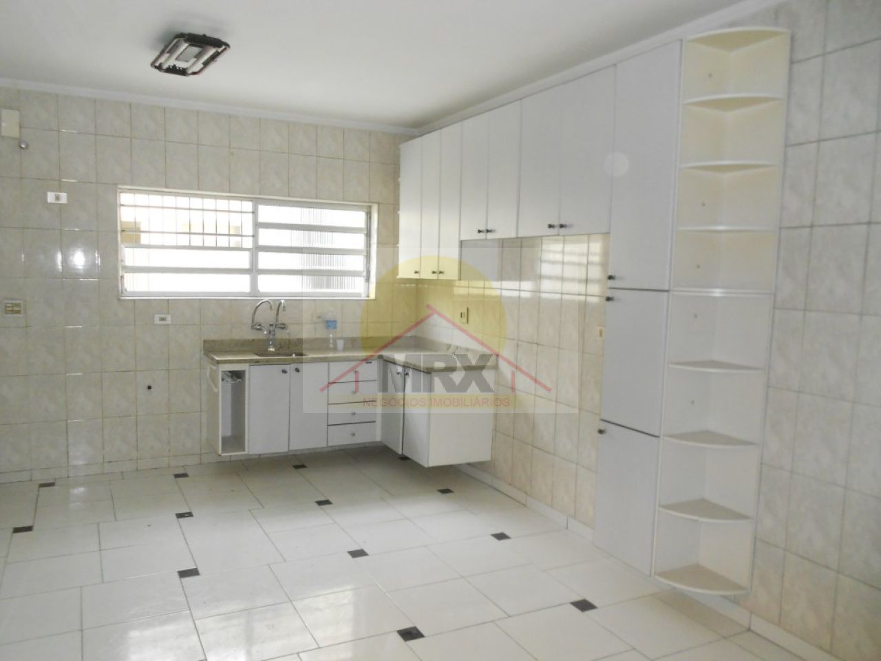 Casa para alugar com 3 quartos, 202m² - Foto 13