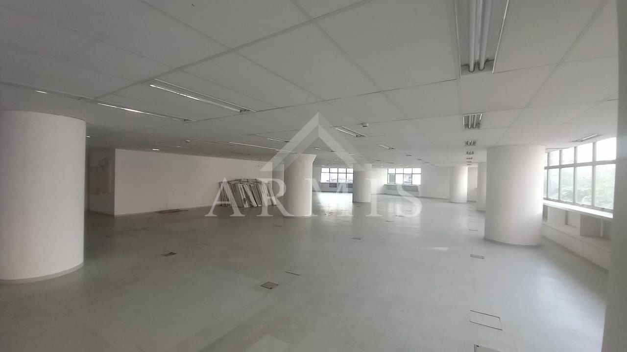 Conjunto comercial com 1000m2