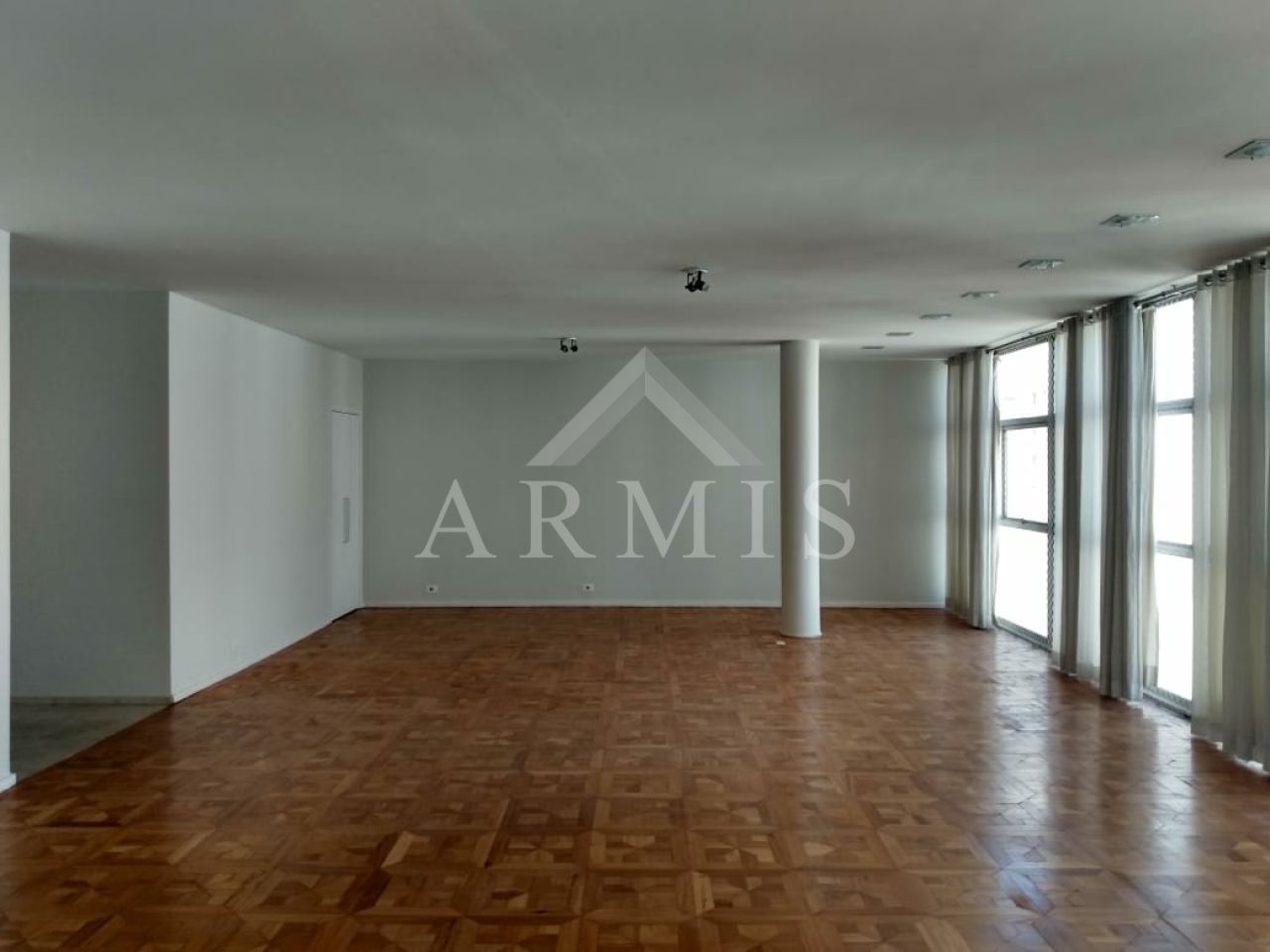 Apartamento de 200m² disponível para locação em Higienópolis, São Paulo.