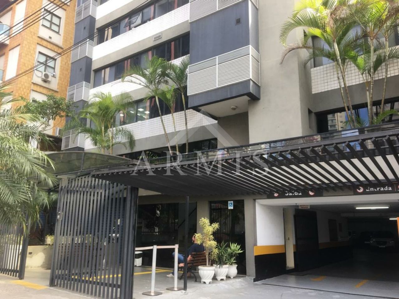 Excelente conjunto comercial na Liberdade!