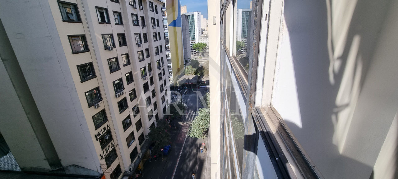 Excelente conjunto comercial localizado na Rua 7 de Abril