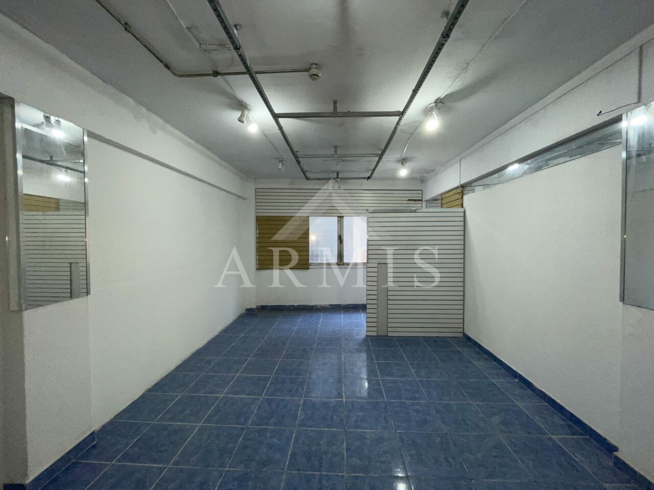 Sala de 27m² disponível para locação na Ladeira Porto Geral!