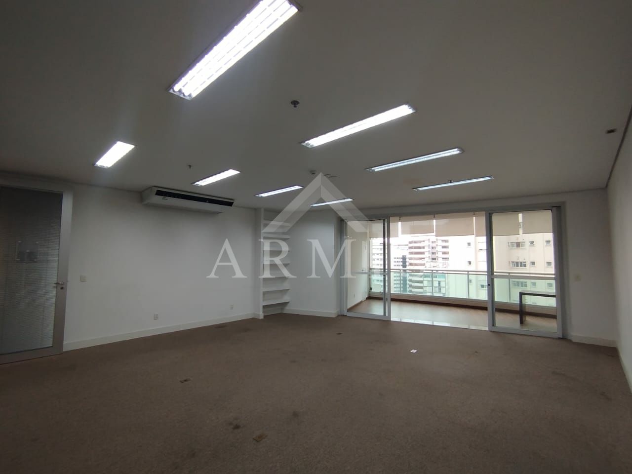 Conjunto Comercial em Cerqueira César!