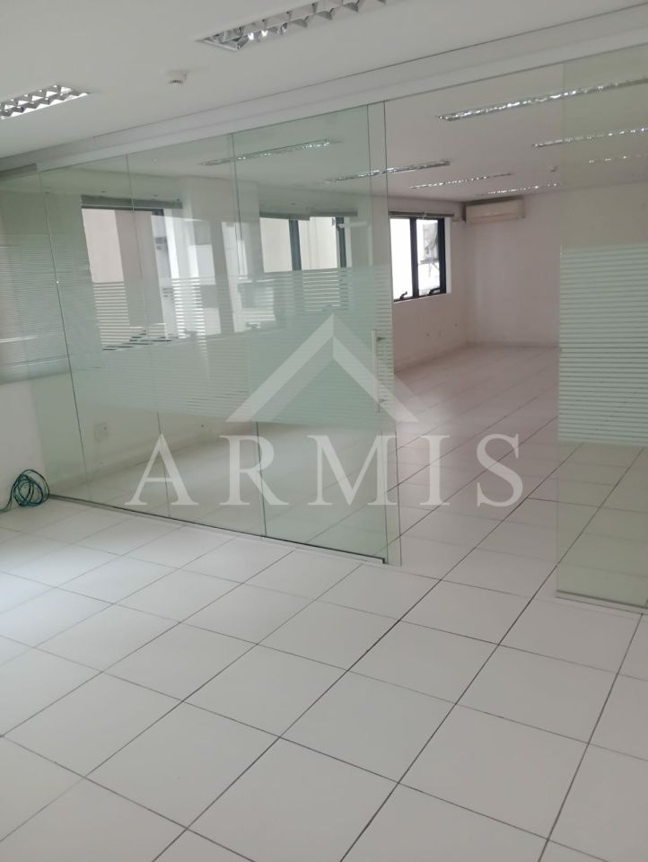 Conjunto comercial no Itaim!