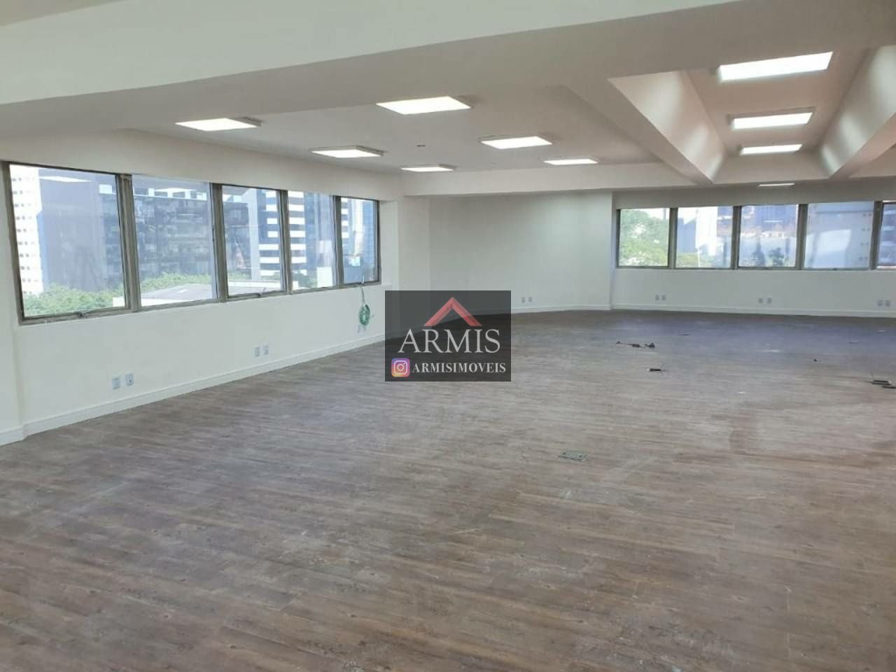 Conj. Comercial para Venda - Cidade Monções
