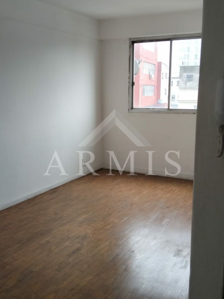 Kitnet de 57m² disponível para locação no Centro de São Paulo.