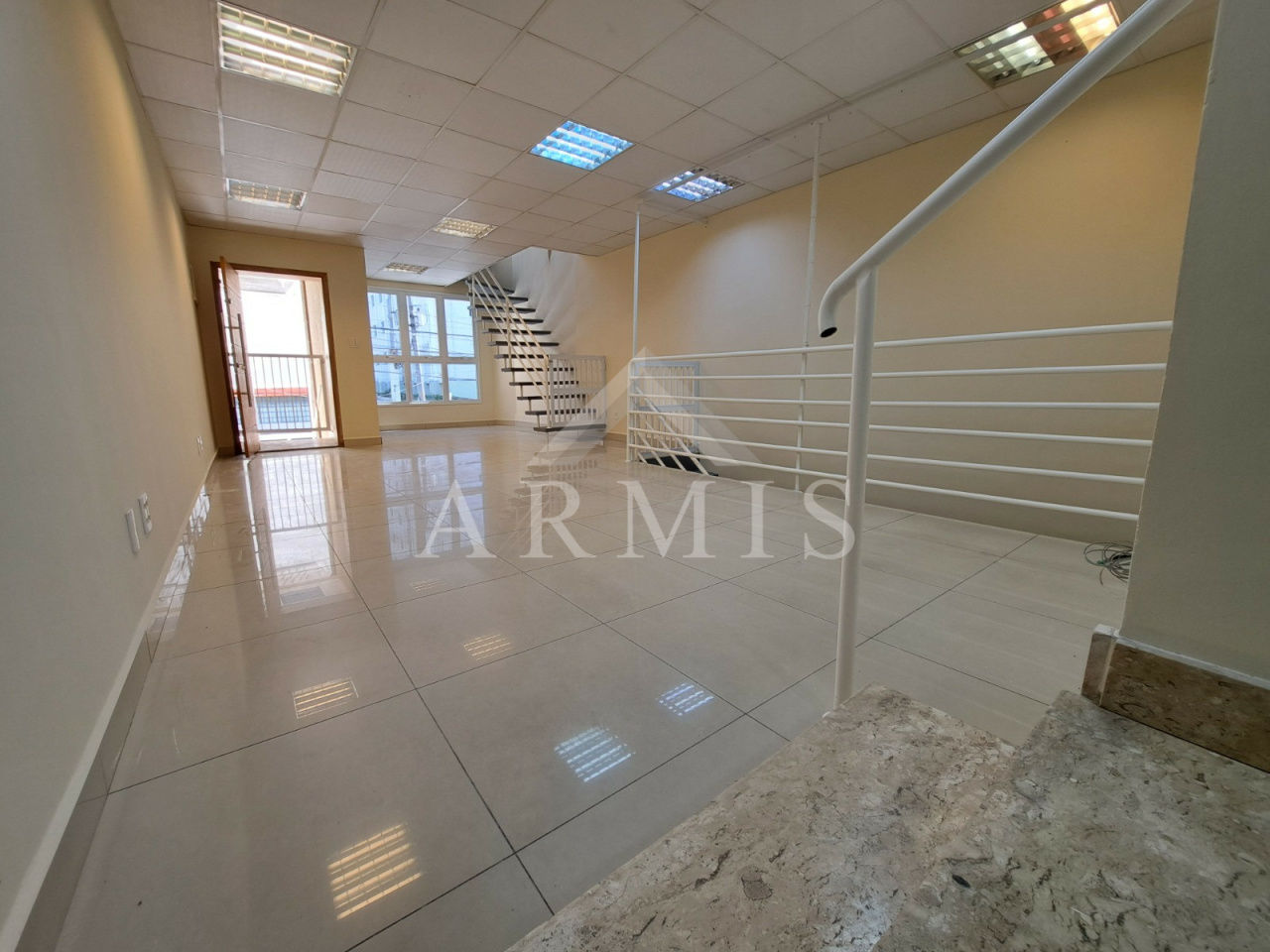 Prédio de 400m² disponível para locação em Perdizes!