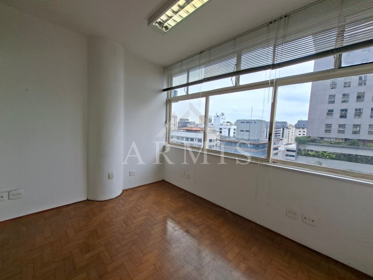 Conjunto comercial de 37m² disponível para locação no Conjunto Nacional - Avenida Paulista.