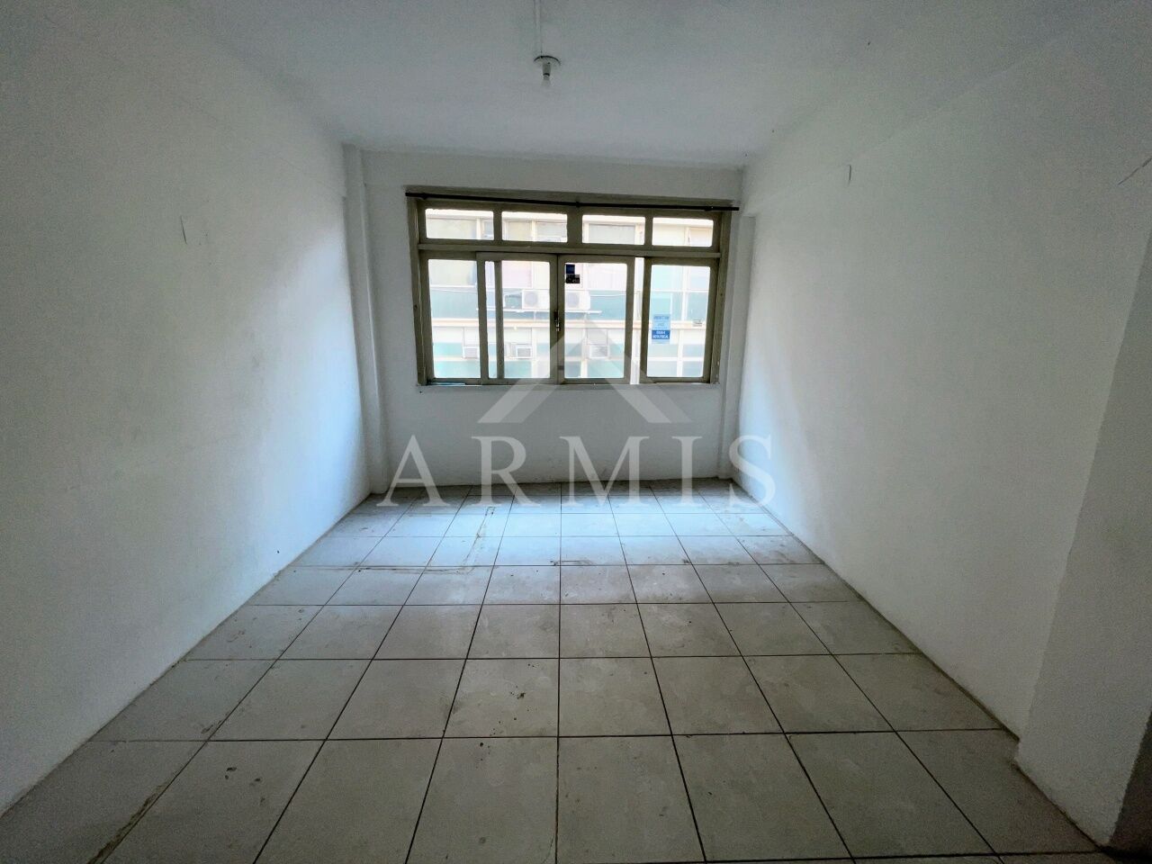 Sala de 21m² disponível para locação na Ladeira Porto Geral!