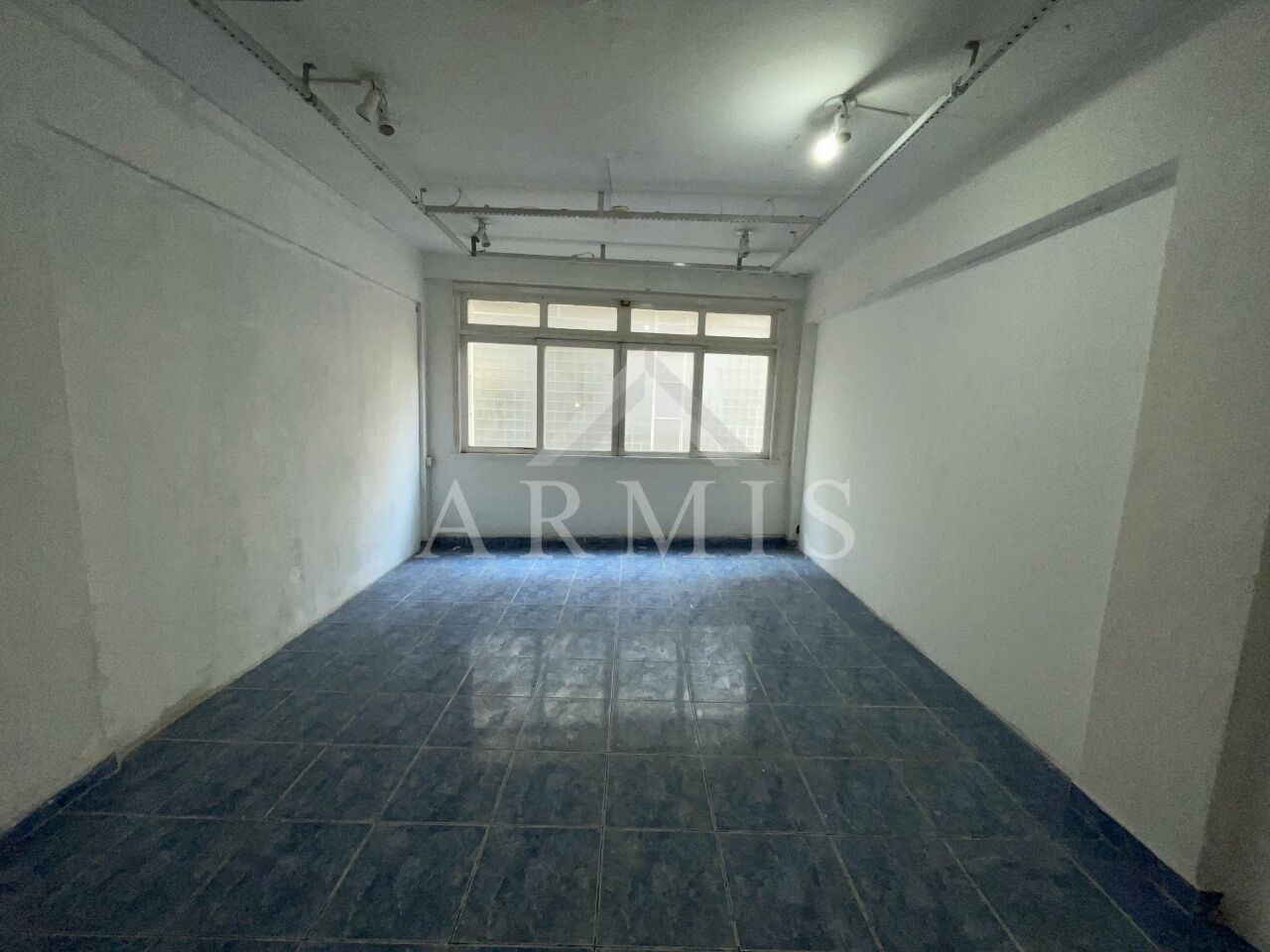 Sala de 26m² disponível para locação na Ladeira Porto Geral!
