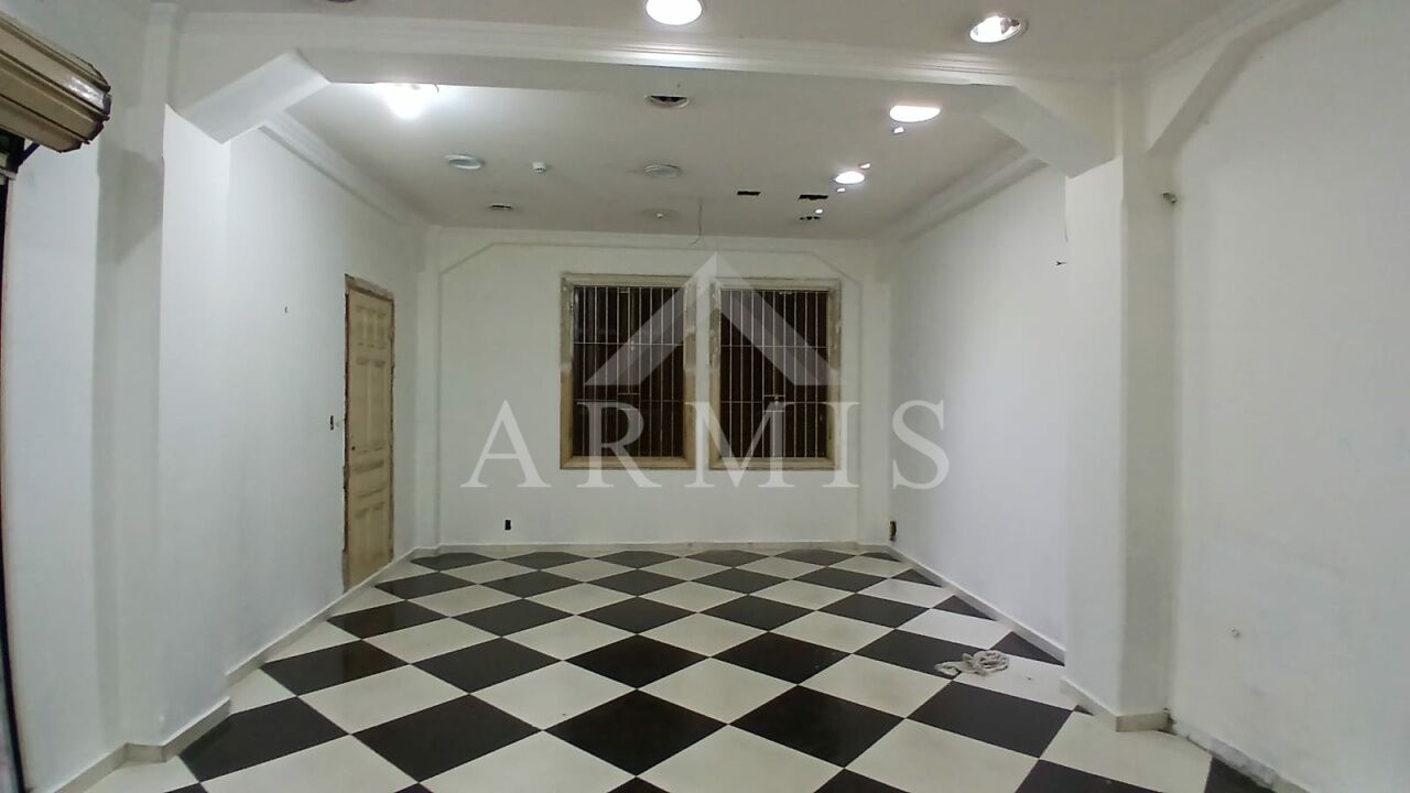 Sala comercial na Ladeira Porto Geral!