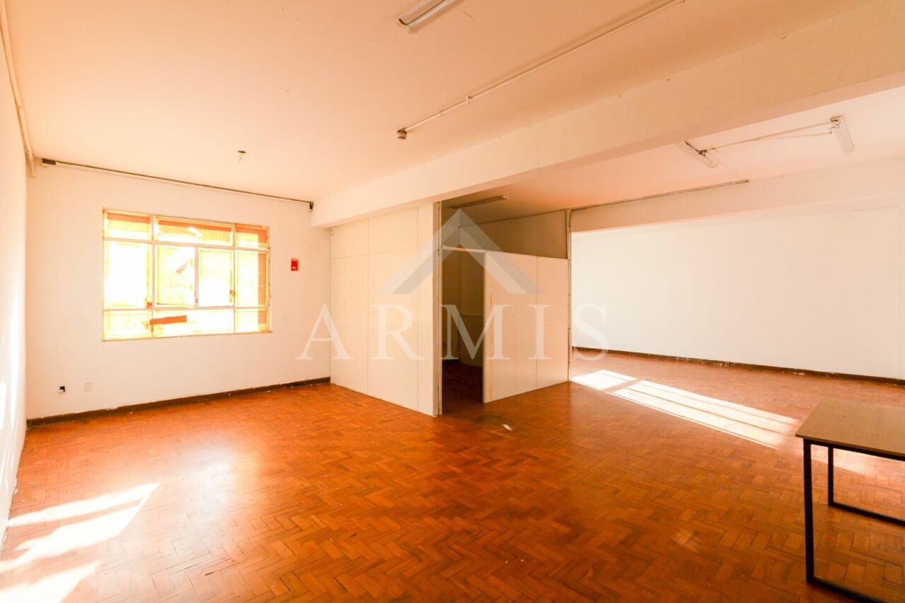 Conjunto comercial de 193m² disponível para locação no Centro de São Paulo.