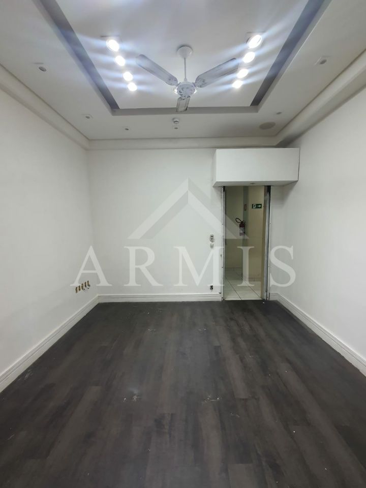 Sala comercial na Ladeira Porto Geral no centro ao lado da Rua Vinte e Cinco de Março 