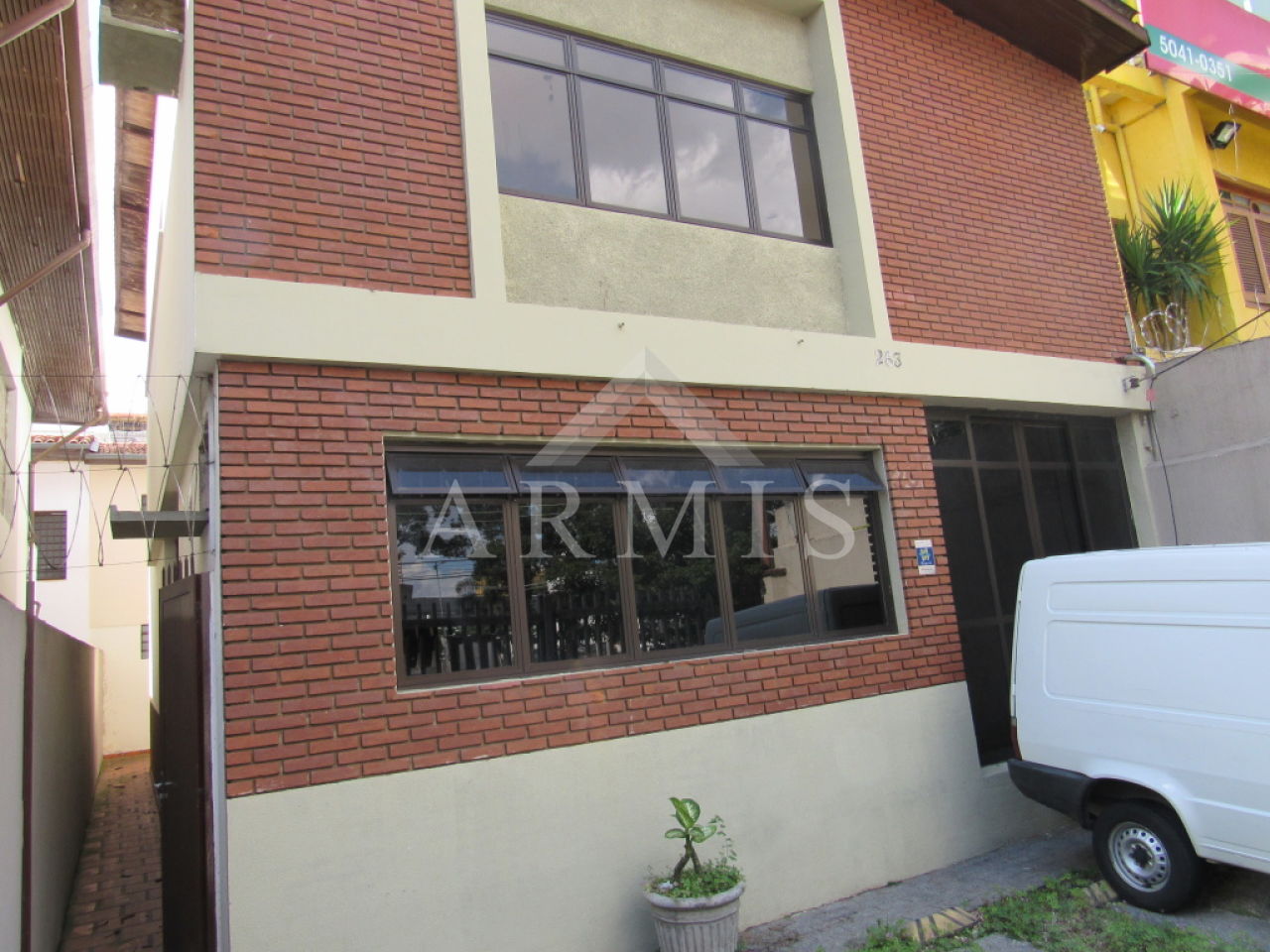 Casa comercial bem localizada