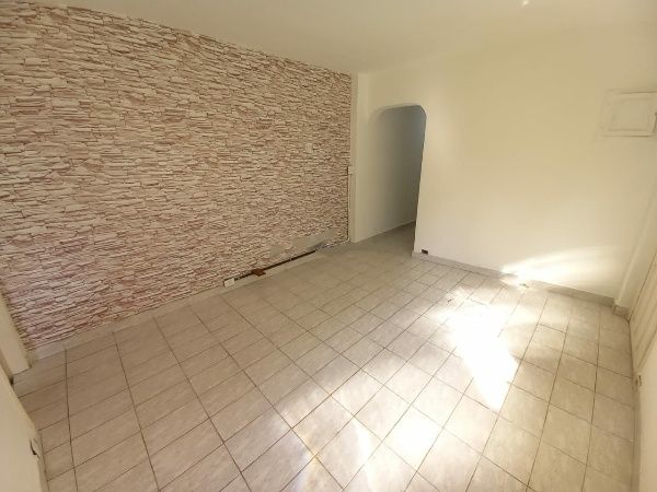 Casa para Locação - Vila Guarani Zona Sul