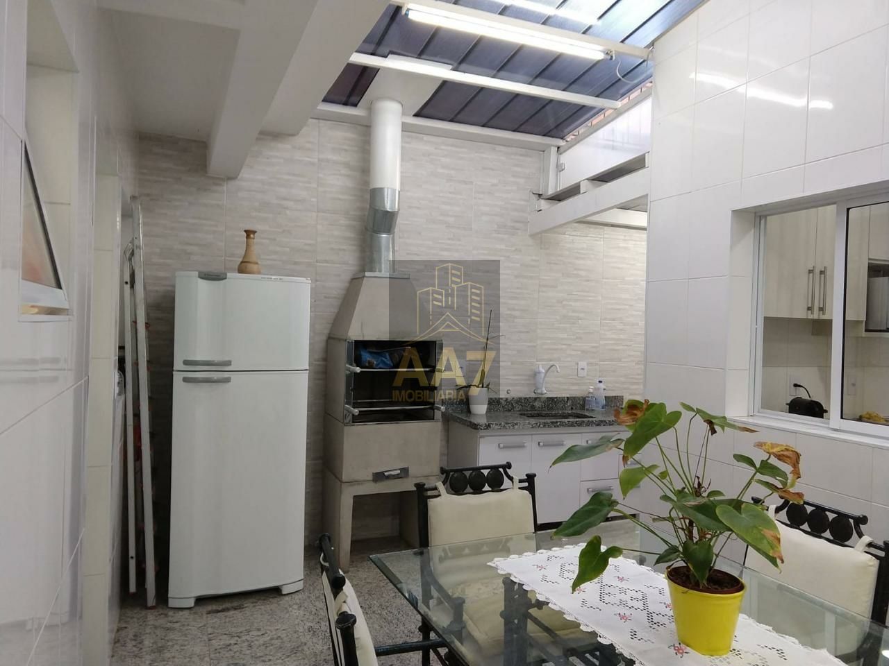 Casa Assobradada para Venda - Vila Universitária