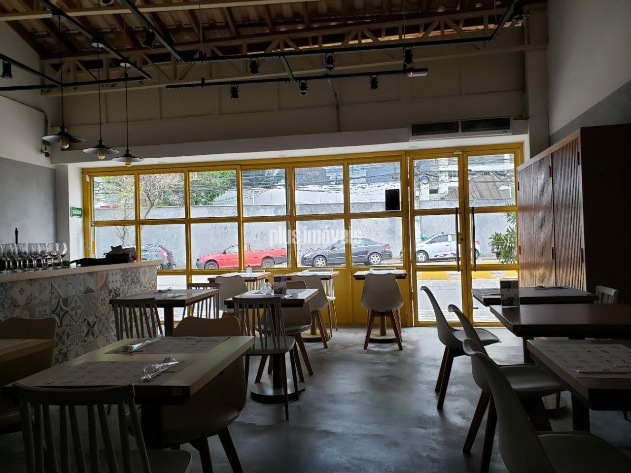 Casa Comercial à venda com 3 quartos, 200m² - Foto 4
