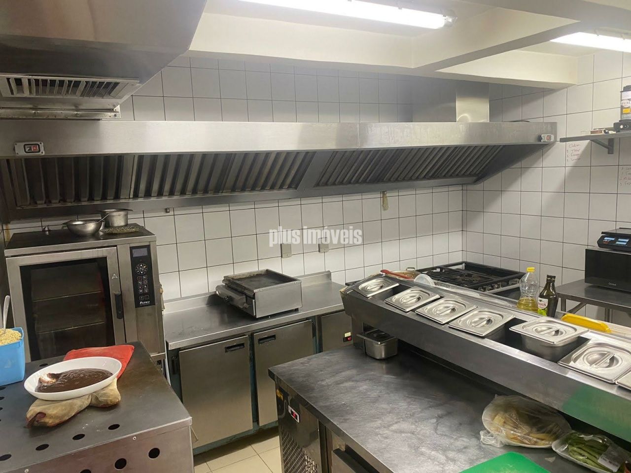 Casa Comercial à venda com 3 quartos, 200m² - Foto 27