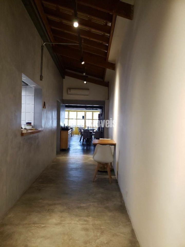 Casa Comercial à venda com 3 quartos, 200m² - Foto 12