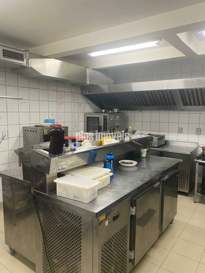 Casa Comercial à venda com 3 quartos, 200m² - Foto 28