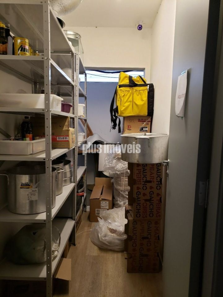 Casa Comercial à venda com 3 quartos, 200m² - Foto 15