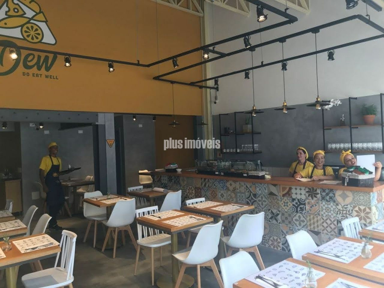 Casa Comercial à venda com 3 quartos, 200m² - Foto 2