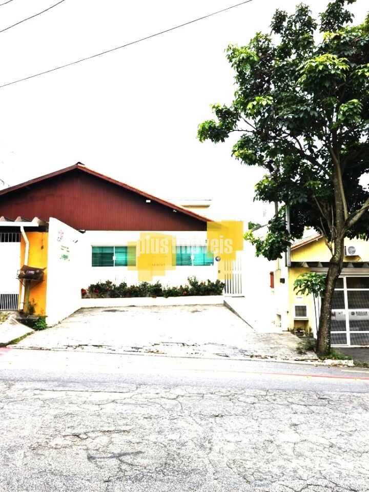 Casa à venda com 6 quartos, 128m² - Foto 1