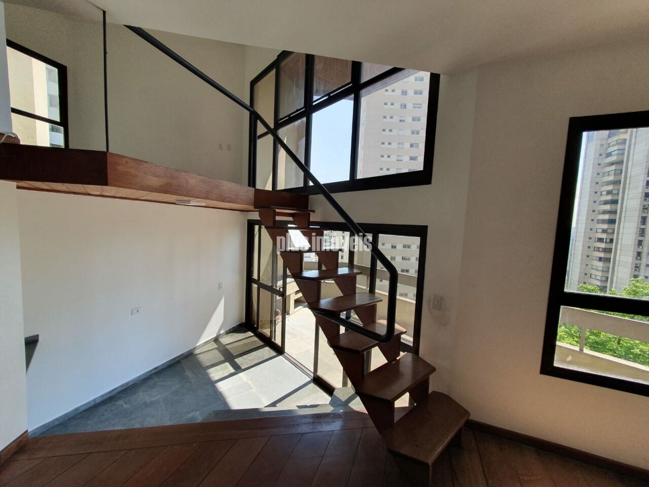 Apartamento à venda com 4 quartos, 251m² - Foto 2