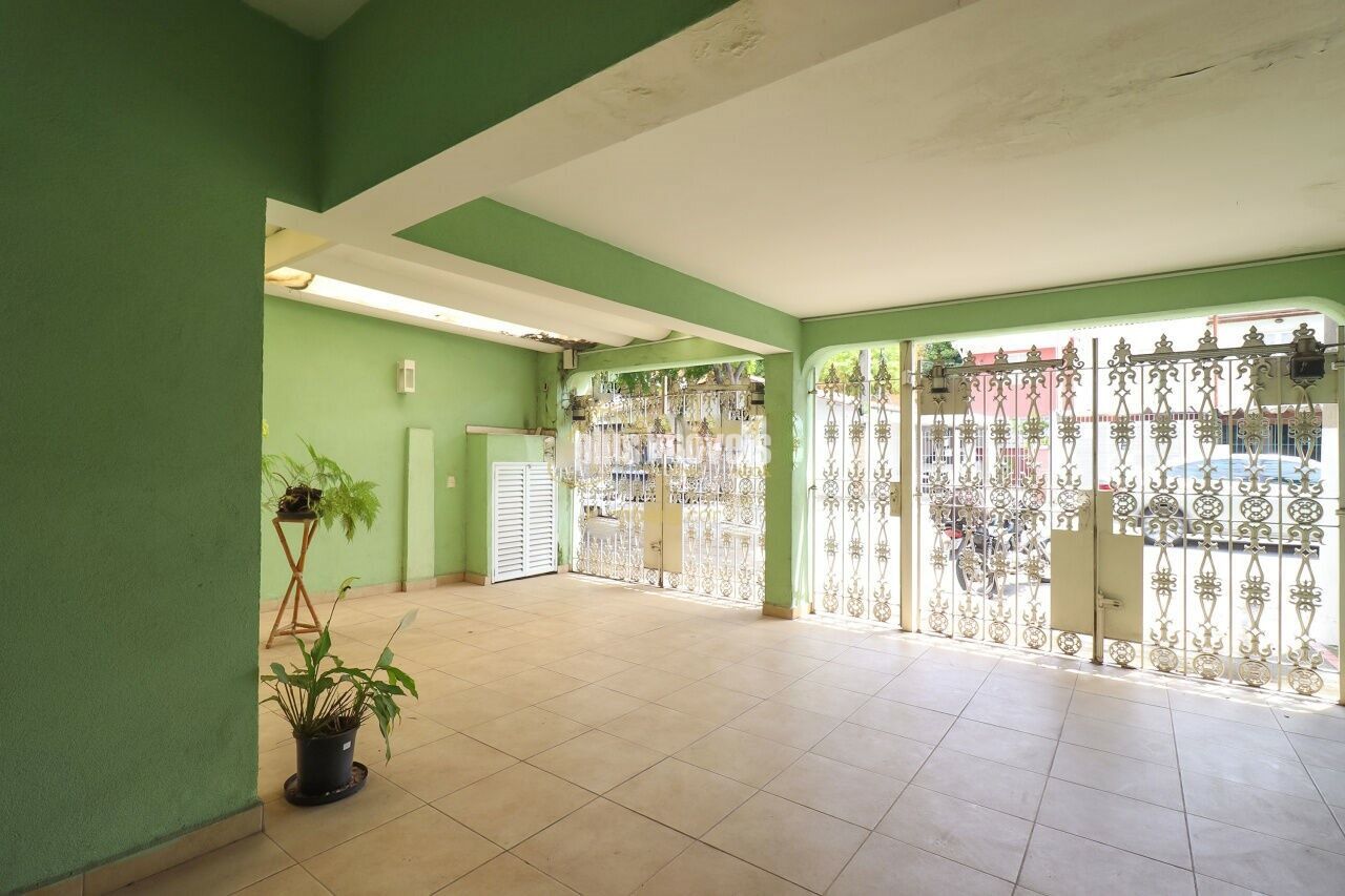 Casa à venda com 3 quartos, 200m² - Foto 2