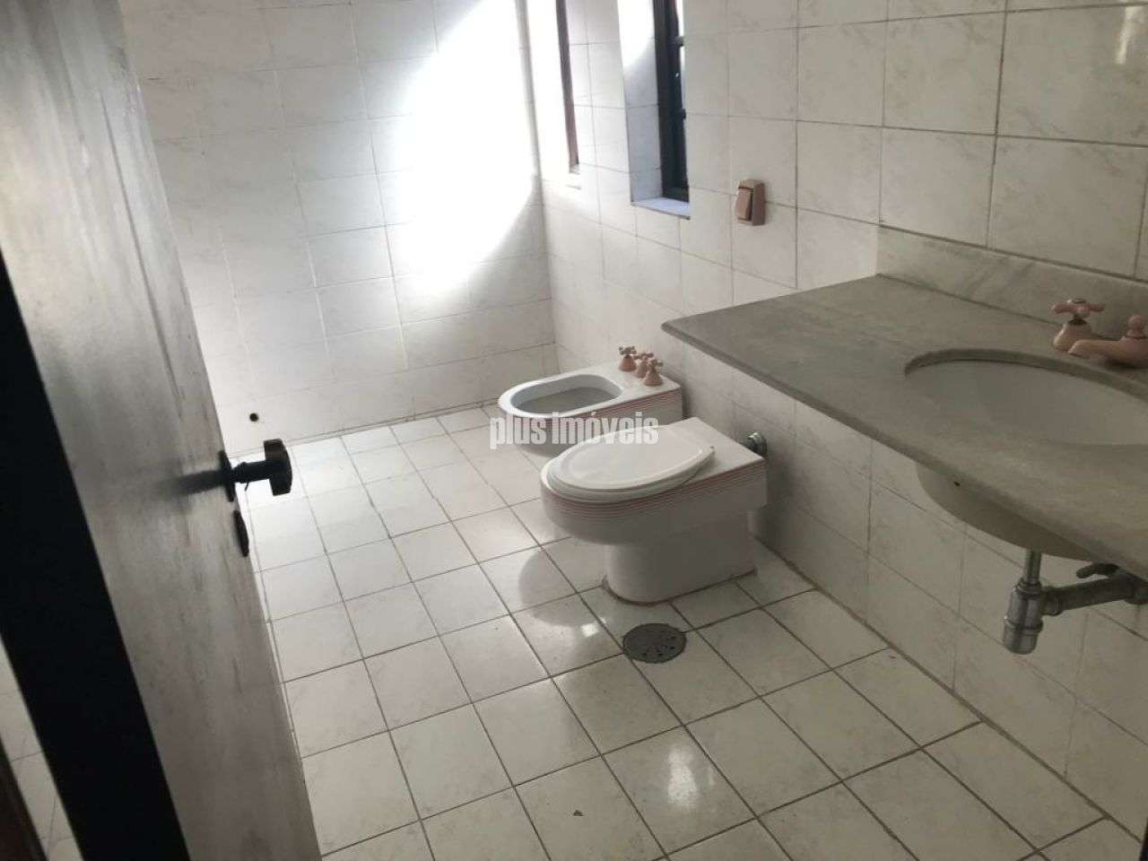 Casa Comercial à venda e aluguel com 1 quarto, 330m² - Foto 11