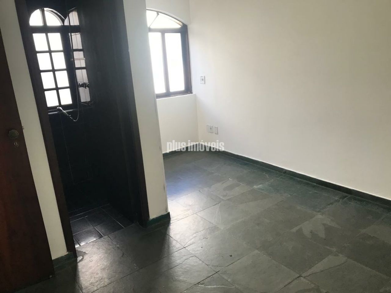 Casa Comercial à venda e aluguel com 1 quarto, 330m² - Foto 10