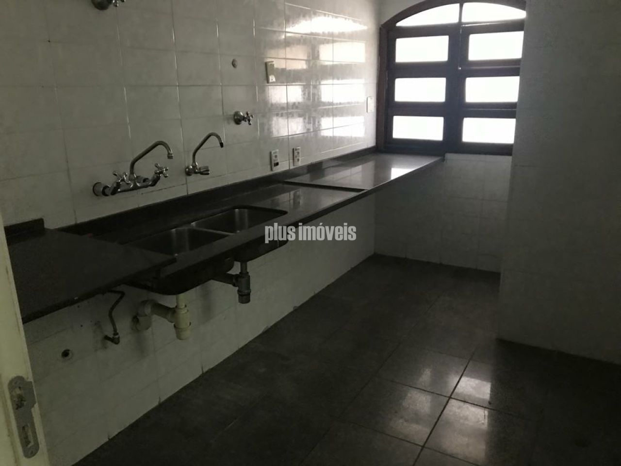 Casa Comercial à venda e aluguel com 1 quarto, 330m² - Foto 4