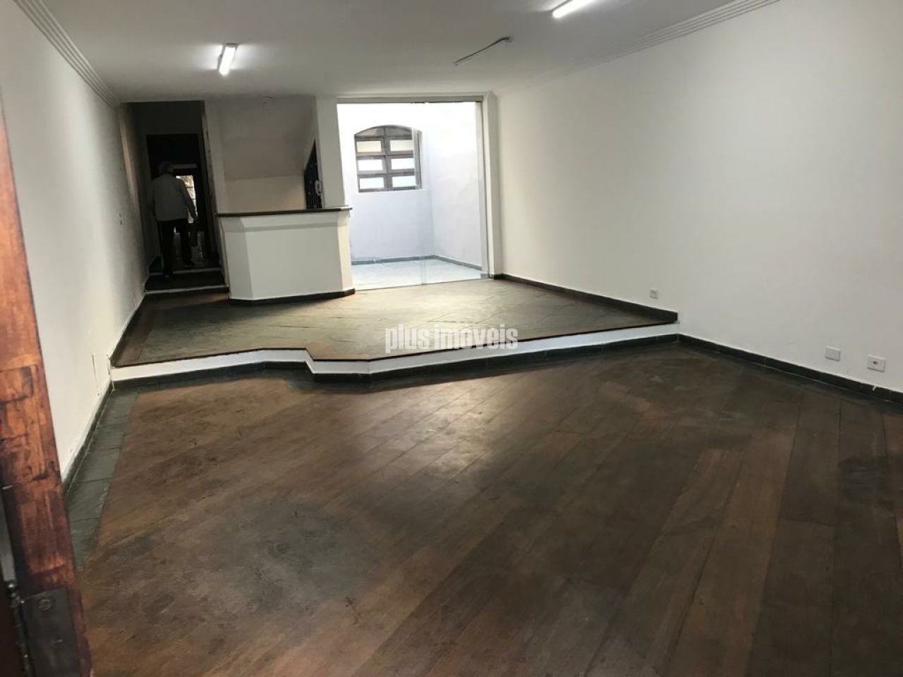Casa Comercial à venda e aluguel com 1 quarto, 330m² - Foto 1