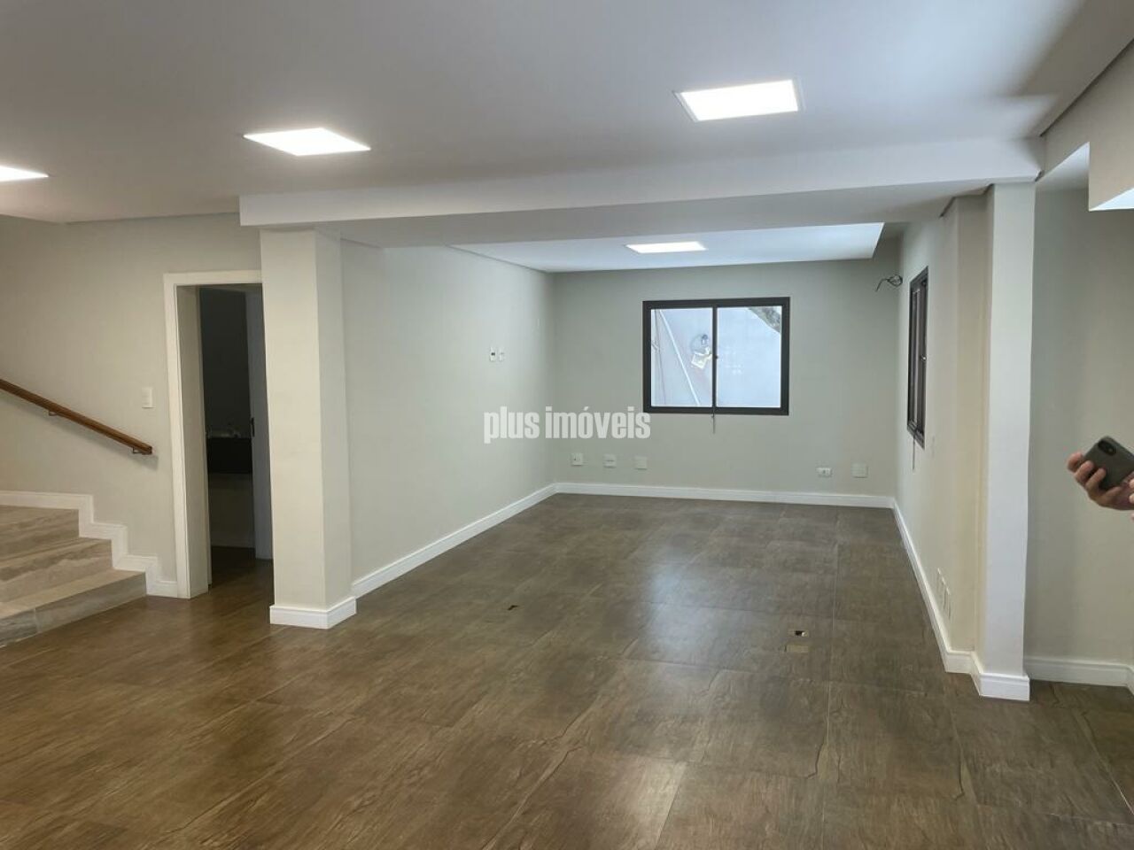 Casa Comercial à venda e aluguel com 1 quarto, 300m² - Foto 2