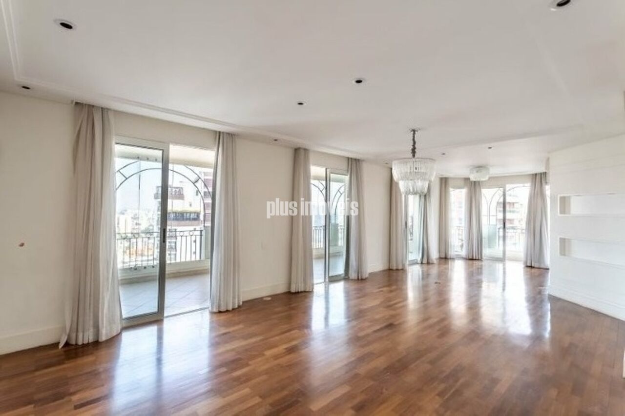 Apartamento, 3 quartos, 260 m² - Foto 1