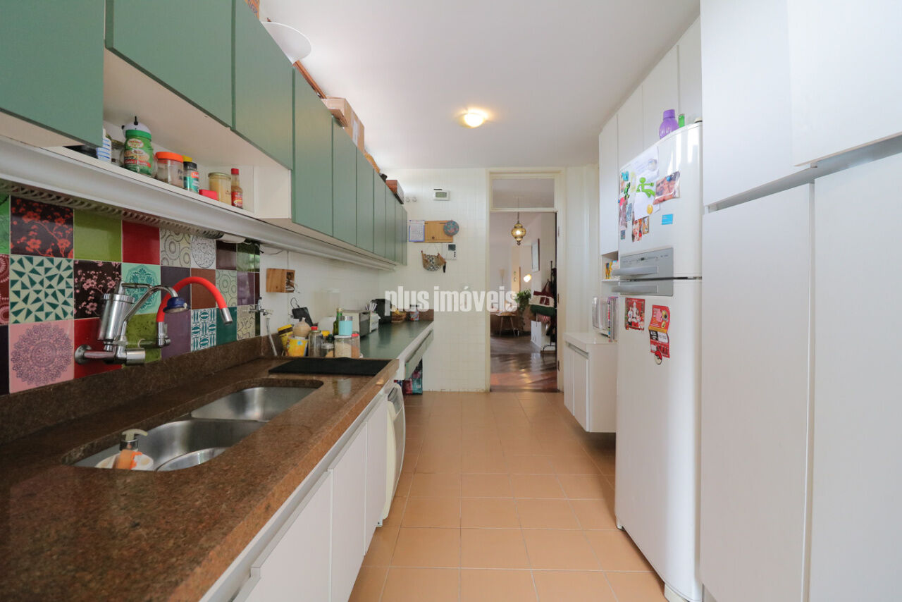 Casa à venda com 3 quartos, 320m² - Foto 8