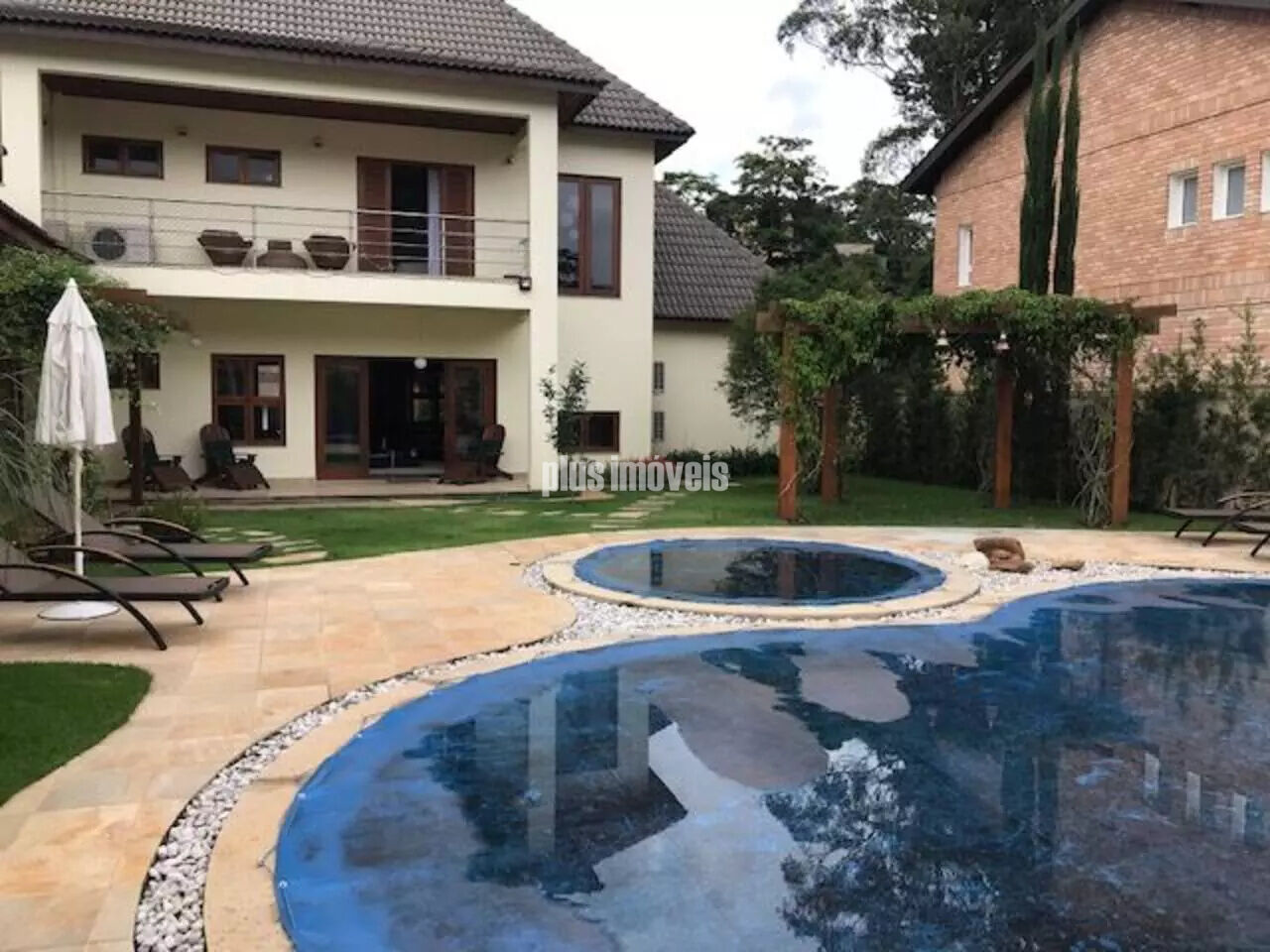 Casa de Vila à venda com 4 quartos, 614m² - Foto 1