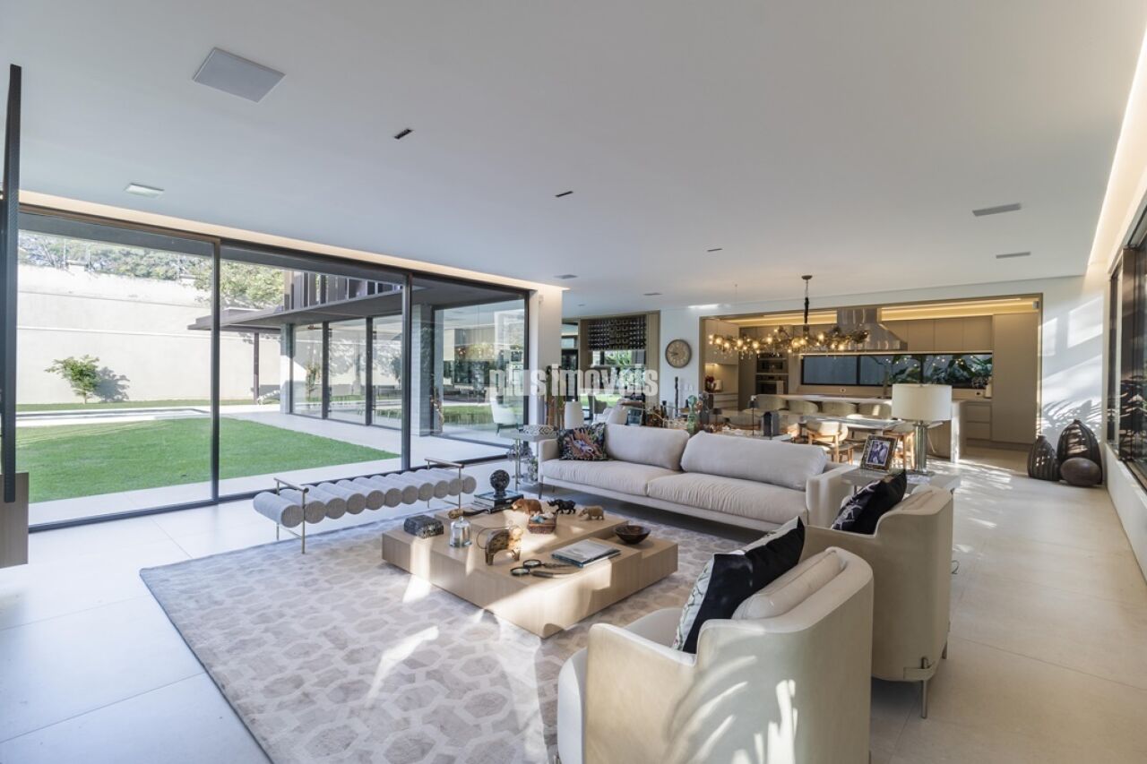 Casa à venda com 3 quartos, 550m² - Foto 2