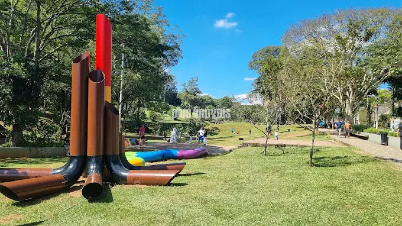 Casa, 4 quartos, 235 m² - Foto 1