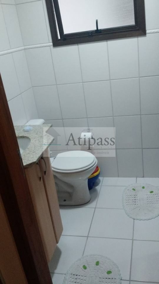 BANHEIRO COM BOX DE VIDRO