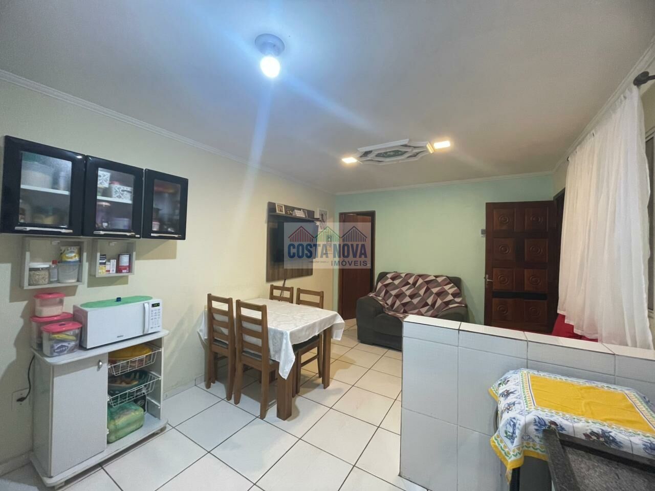Casa à venda com 2 quartos, 50m² - Foto 2